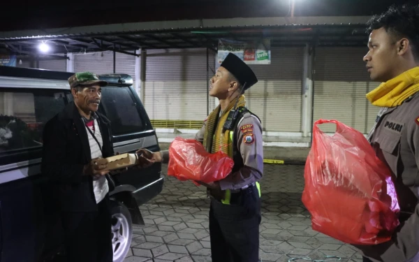 Thumbnail Patroli Sahur, Cara Polres Batu Jaga Kamtibmas Selama Ramadhan