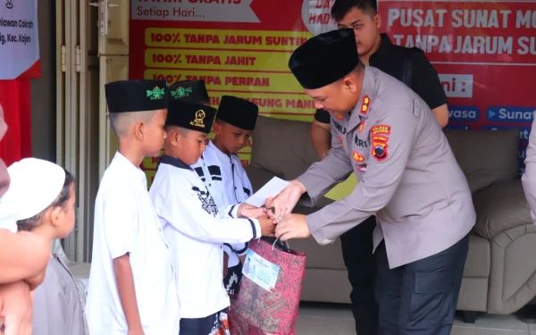 Thumbnail Gandeng Rumah Khitan Ibadurrahman, Polres Pekalongan Gelar Sunat Massal