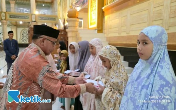 Peringati Malam Nuzulul Quran, Wabup Simeulue Santuni Puluhan Anak Yatim