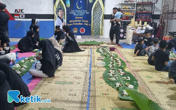 Foto Setiap tahun sekali Keluarga besar Kalingga Taekwondo Club (KTC) menggelar buka bersama meriah seperti ini. (Foto: Fajar Rianto / Ketik.co.id)