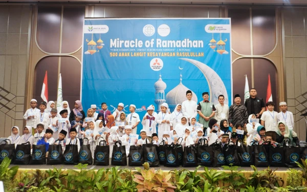 Thumbnail Berita - Mercure Surabaya Grand Mirama Berbagi Kebahagiaan dengan 500 Anak Yatim