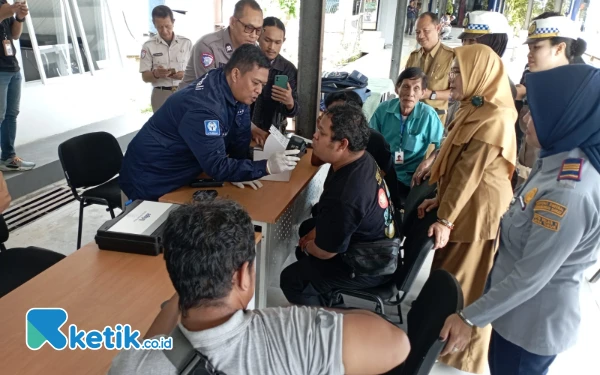 Thumbnail Polda Jatim Cek Sopir Bus di Terminal Arjosari, Antisipasi Konsumsi Alkohol