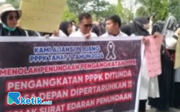 Ratusan Calon PPPK Kepung Kantor DPRK Aceh Singkil, Ini Alasannya