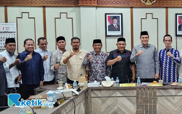 Thumbnail Berita - Komisi VII DPR Aceh Dukung Ingub ASN dan Warga Salat Berjamaah dan Mengaji