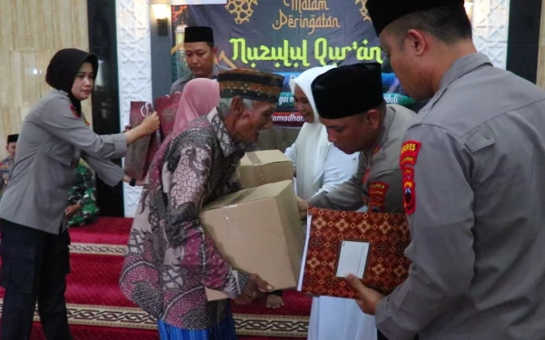 Thumbnail Berita - Peringati Nuzulul Quran, Polres Pekalongan Gelar Santunan bagi Kaum Dhuafa