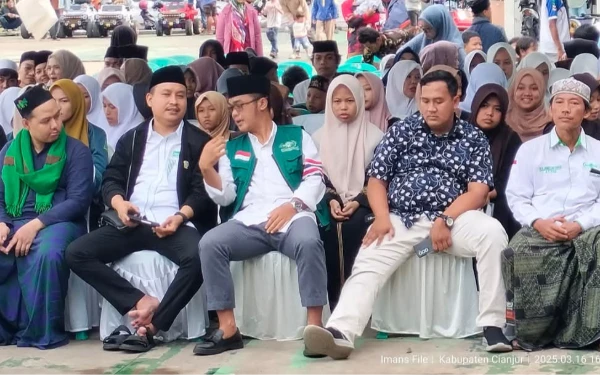 Thumbnail Pekan Raya Ramadhan PCNU Kabupaten Cianjur, dimeriahkan dengan penampilan musik islami, santunan, bazaar hingga tabligh akbar. (Foto: Iman for Ketik.co.id)