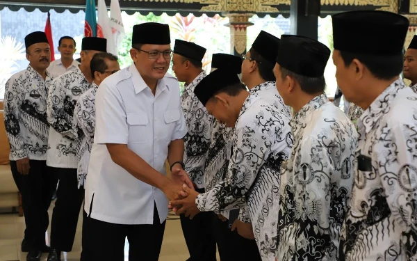 Foto Wakil Bupati Sleman Danang Maharsa menghadiri acara pengukuhan dan pelantikan pemgurus kelengkapan PGRI Sleman. (Foto: Humas Sleman / Ketik.co.id)