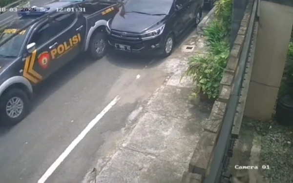 Thumbnail Pengunggah Video Mobil Patroli Polisi Serempet Innova Reborn di Tuban Dapat Teror dan Intimidasi