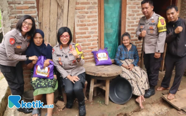 Polres Pesawaran Gelar Bakti Sosial, Bagikan Sembako ke Warga Kurang Mampu