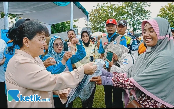 Satu Ton Tuna Dijual Murah, Emak-emak di Cilacap Rela Berdesakan