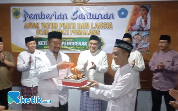 Tarhim di Desa Kelangdepok, Bupati Pemalang Dikejutkan Kue Ulang Tahun