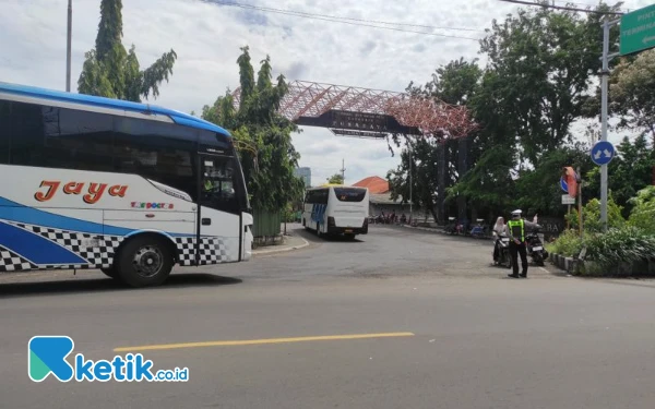 Thumbnail Berita - Puncak Arus Mudik di Terminal Purabaya Diprediksi H-4 Lebaran 2025