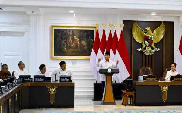 Thumbnail Berita - Pimpin Sidang Kabinet Jelang Idul Fitri, Prabowo: Program Mudik Harus Benar-Benar Disiapkan