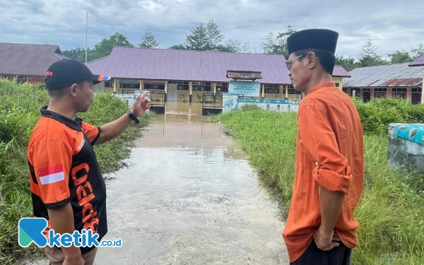 Wabup Halsel Helmi Umar Muchsin Kunjungi Warga Terdampak Banjir di Dua Desa Kecamatan Bacan