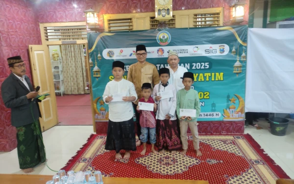 Kolaborasi BUMN Berbagi Santunan Anak Yatim di Pesantren Mansyaul Huda 2 Senori Tuban