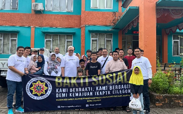 Foto Para pengurus IKAPTK Cilegon berfoto bersama di halaman kantor walikota Cilegon. (Foto; IKAPTK/ketik.co.id