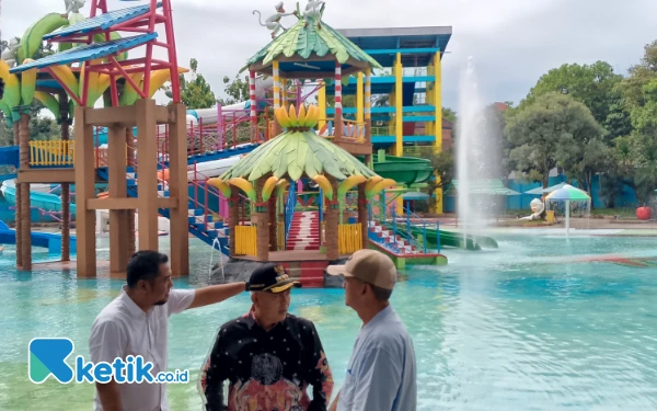 Foto Bupati Malang Sanusi ketika meninjau New Wisata Wendit. (Foto; Binar Gumilang/Ketik.co.id)