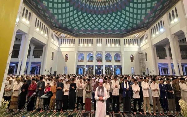 Thumbnail Berita - Gelar Sholat Qiyamul Lail, Masjid Al Akbar Surabaya Siapkan Area Berkapasitas 40 Ribu Jemaah