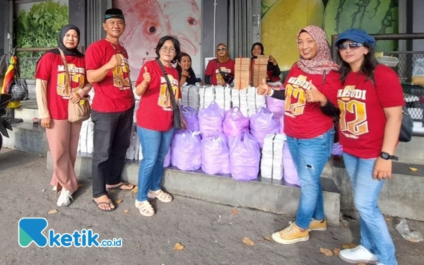 Thumbnail Berita - Alumni SMA Marsudi Luhur '92 Yogyakarta Berbagi Takjil Tak Jauh dari Bekas Sekolahnya