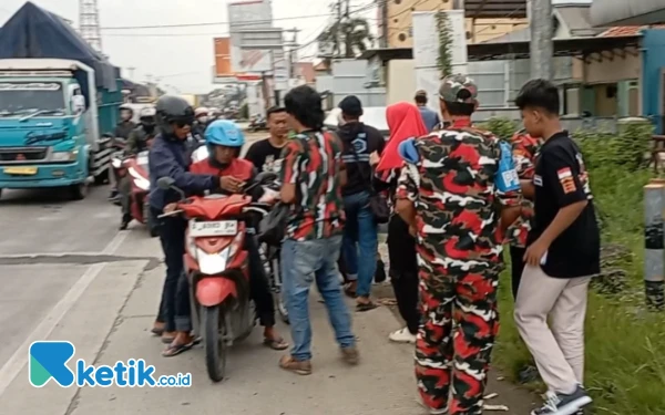 Thumbnail Ormas Laskar Merah Putih Marcab Pemalang Berbagi Ribuan Takjil di Blandong Comal