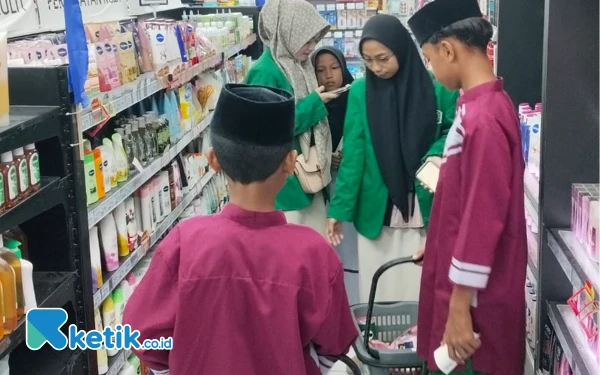 Thumbnail Berita - Kegembiraan Puluhan Anak Yatim Piatu Belanja dan Bermain Gratis di Citiplaza Bondowoso