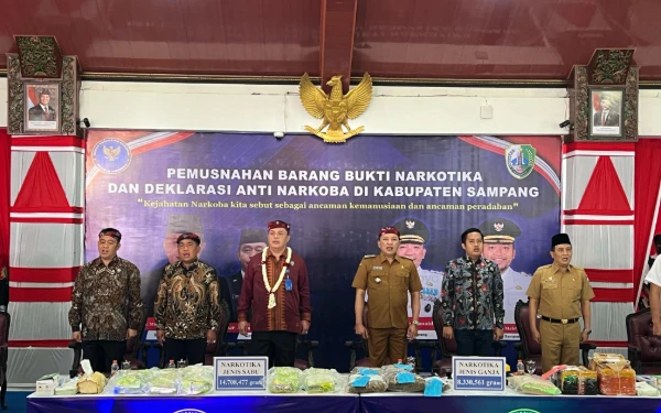 Foto Pemusnahan barang bukti narkotika oleh BNN Jatim di Sampang dihadiri jajaran Forkopimda dan pimpinan BNN RI. (Istimewa/ Dok BNN Jatim)