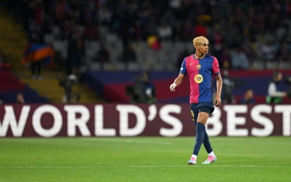 Thumbnail Berita - Lamine Yamal Selamatkan Muka Barcelona, Hansi Flick: Dia Pemain Hebat