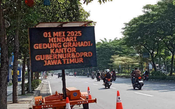 Thumbnail Berita - May Day 2025, Dishub Pasang Videotron Hingga Gratiskan Bus Trans Jatim