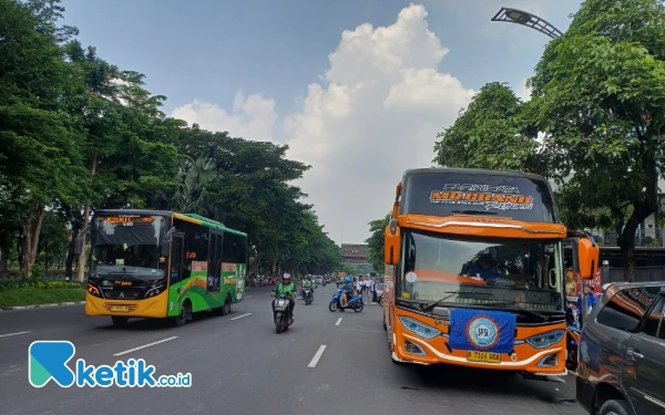 Thumbnail Berita - KSPSI Mojokerto Bergerak Peringati May Day, Kantor Gubernur Jatim Jadi Sasaran