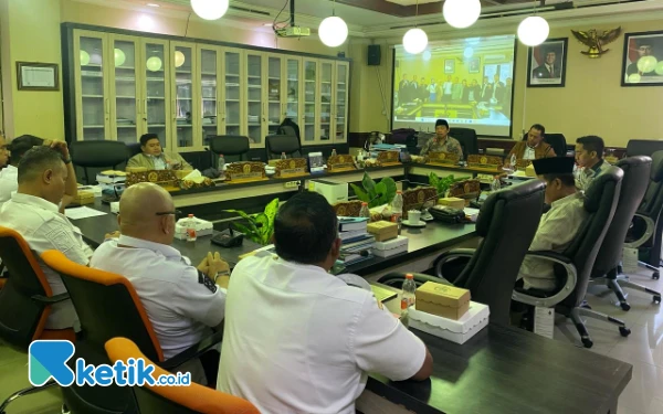 Thumbnail Berita - DSDABM Beberkan Kota Surabaya Butuh 100 Rumah Pompa untuk Tangani Banjir