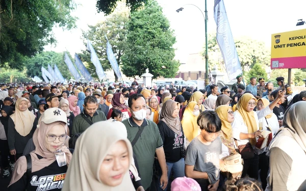 Foto Ribuan orang mengikuti peringatan Hari Buruh International di Sleman.  (Foto: Prokopim Pemkab / Ketik.co.id)