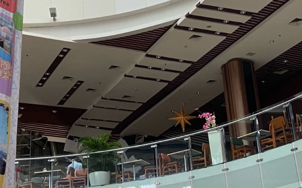Thumbnail Berita - Karena Rembesan Air Hujan, Plafon Grand City Mall Ambrol