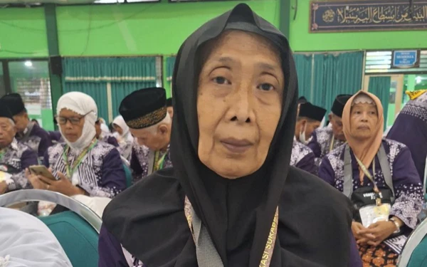 Thumbnail Berita - Rajin Menabung 13 Tahun, Mimpi Nenek Pergi ke Baitullah Akhirnya Terwujud