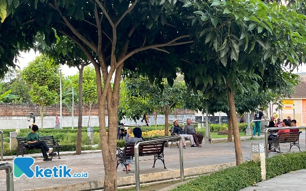 Thumbnail Berita - Hasil Perbaikan Kursi Jalan Ijen Dialihkan ke Taman Bunga Merjosari