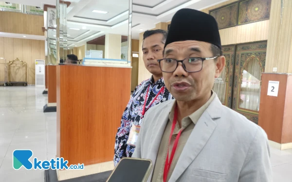 Thumbnail Berita - Satu Calon Haji Kloter 3 Belum Berangkat ke Tanah Suci, Ini Penjelasan Akhmad Sruji Bahtiar