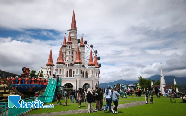 Thumbnail Berita - ‎Bangunan Arsitektur Belanda Jadi Favorit Pengunjung untuk Berfoto di Santerra Pujon Malang   ‎