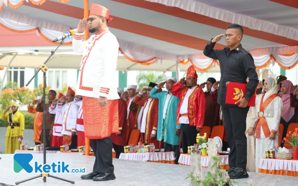 Thumbnail Berita - Pemda Halsel Gelar Upacara Peringatan Hardiknas 2025, Ragam Pakaian Adat Ditampilkan
