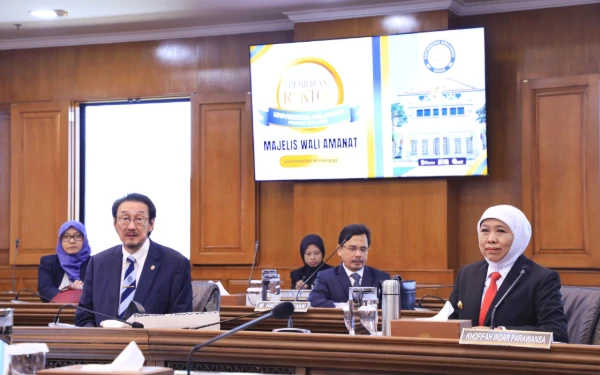 Thumbnail Berita - Prof Madyan Terpilih Rektor, Khofifah Berharap Unair Semakin Terkemuka di Level Internasional