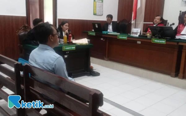 Thumbnail Berita - Jual Miras Tanpa Cukai, Warga Ciliwung Jalani Sidang di PN Surabaya