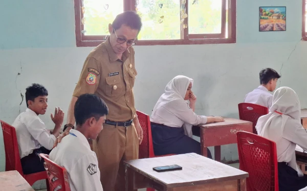 Thumbnail Berita - Helmi Umar Muchsin, Moderasi Tindakan dan Harapan Siswa di Halmahera Selatan