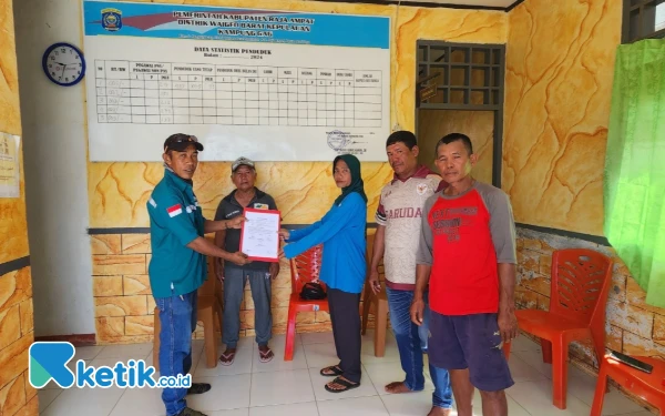 Thumbnail Berita - Nelayan di Kampung Gag Raja Ampat Dapat Bantuan Subsidi BBM 2.856 Liter