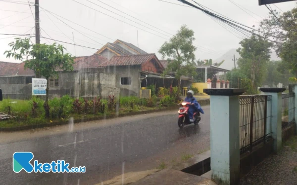Thumbnail Berita - Pacitan Diprediksi Kemarau tapi Diguyur Hujan, BPBD Ungkap Penyebabnya