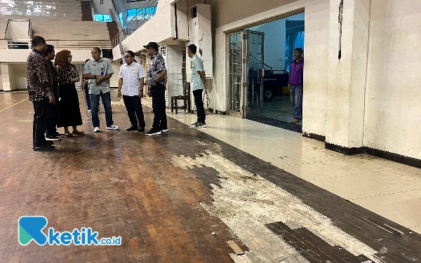 Thumbnail Berita - Lantai Rusak, DPRD Kota Malang Minta GOR Ken Arok Segera Diperbaiki Jelang Porprov Jatim
