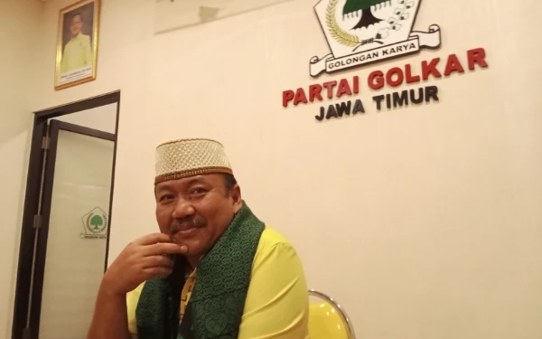 Foto Ali Mufthi anggota DPR RI resmi mendaftar sebagai calon Ketua DPD Partai Golkar Jatim (Foto: Martudji, ketik.co.id)