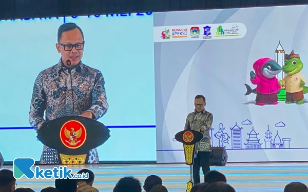 Thumbnail Berita - Wamendagri Acungi Jempol Soal Tim Gerak Cepat Kota Surabaya Tangani Kedaruratan