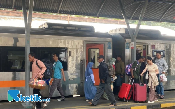 Thumbnail Berita - Kabar Gembira! KAI Daop 8 Tambah 6 KA untuk Libur Panjang Waisak