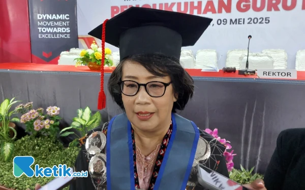 Thumbnail Berita - Guru Besar Universitas Dinamika Ciptakan Metode Belajar Matematika Berbasis AI, Bantu Guru Tahu Kelemahan Siswa