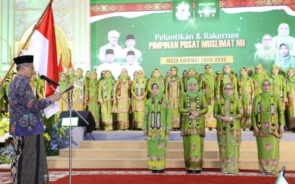 Foto Prosesi pelantikan Khofifah Indar Parawansa sebagai Ketua Dewan Pembina PP Muslimat NU (Foto: Biro Adpim Pemprov Jatim)