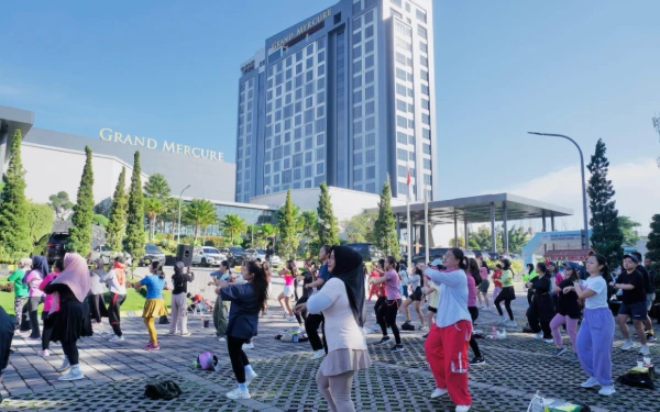 Thumbnail Berita - Gaya Hidup Sehat Ala Grand Mercure, Zumba Party Bersama Zin Diandra Sukses Digelar