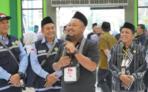 Thumbnail Berita - Berangkat ke Tanah Suci, Bupati Gresik Tegaskan Sebagai PHD